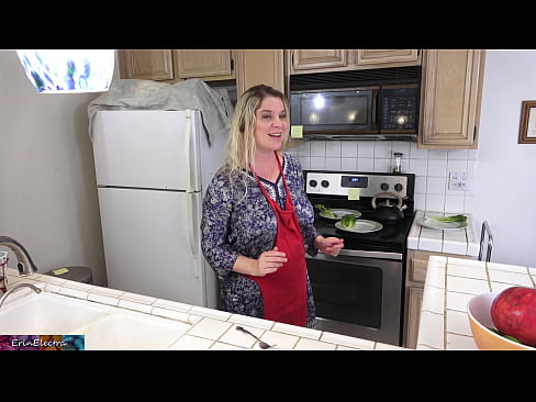 ❤️ Ibu tiri memerah susu dia di dapur sebelum kencannya ️❌ Video sialan di id.ixiporn-com.ru ❤