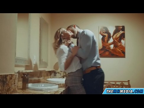 ❤️ Ketika seorang pirang berdada menggoda Anda di toilet umum ️❌ Video sialan di id.ixiporn-com.ru ❤